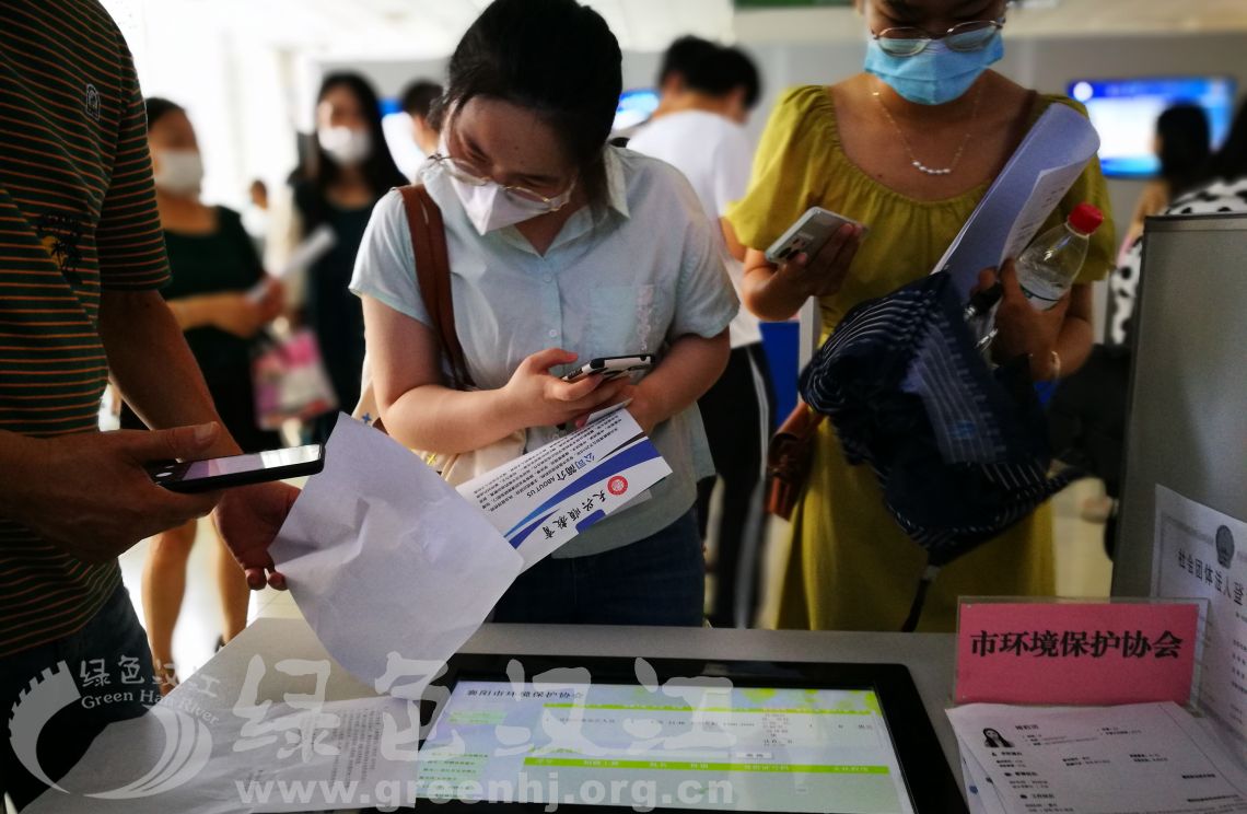 我会参加高校毕业生专场招聘会