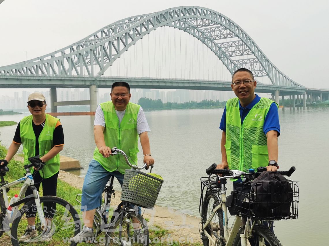 我会环保小分队骑行巡查调研唐白河、小清河、大李沟